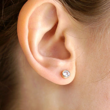 Imagen de Caravanas Punto de Luz Oro macizo